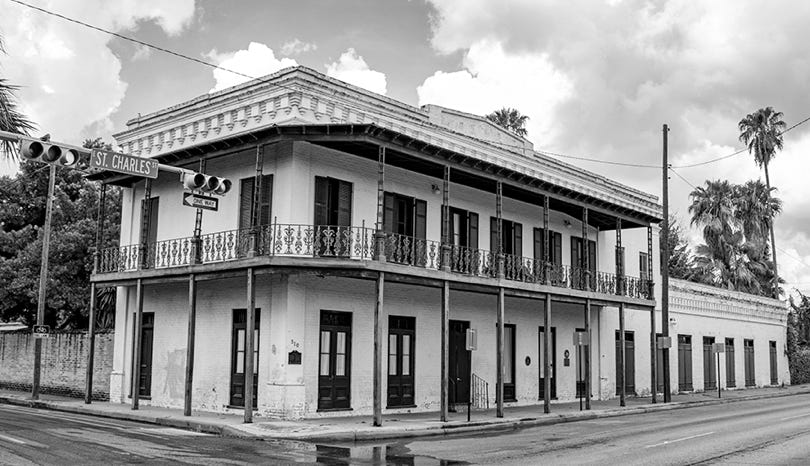 Built for Manuel Alonso, who came to Brownsville from Santander, Spain, it was originally a dry goods store called” Los Dos Cañones” (the two canons). Like many store buildings during that period, the second floor served as the family’s quarters.